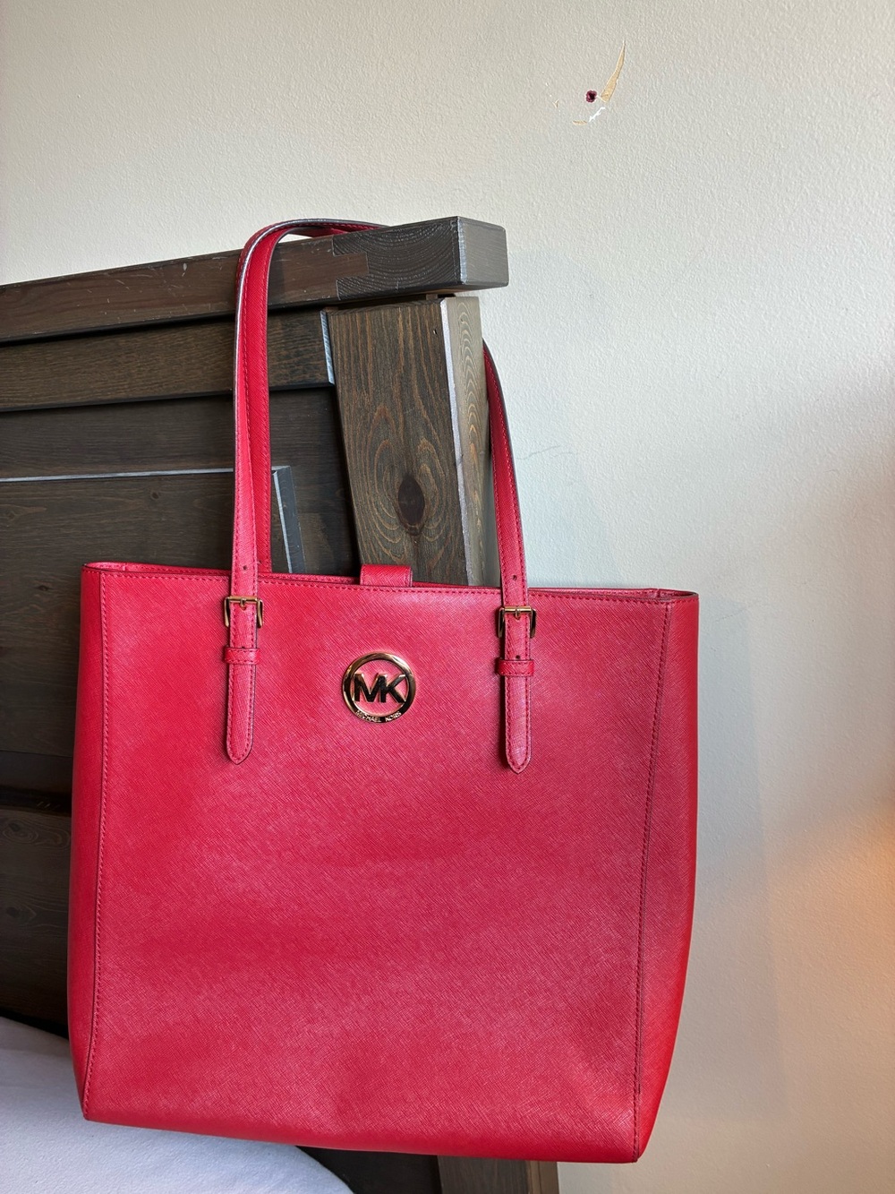 Michael Kors Red Jet Set Saffiano Tote bag